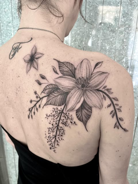 Tatouage de lys en dotwork